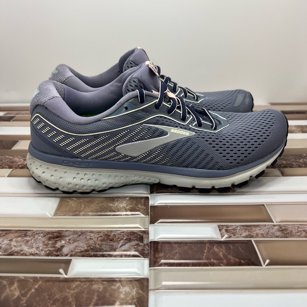 Brooks Ghost 12 Running Sneakers in Granite Peacoat Peach Mesh